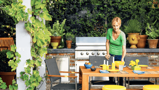 Firepit and Outdoor Kitchen Integration